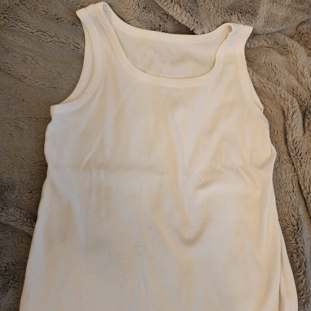 Uniqlo White ribbed Tank size XL, Cotton. Okay Condition